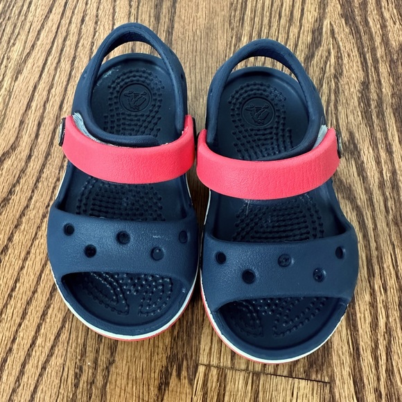 Crocs - Picture 3 of 5